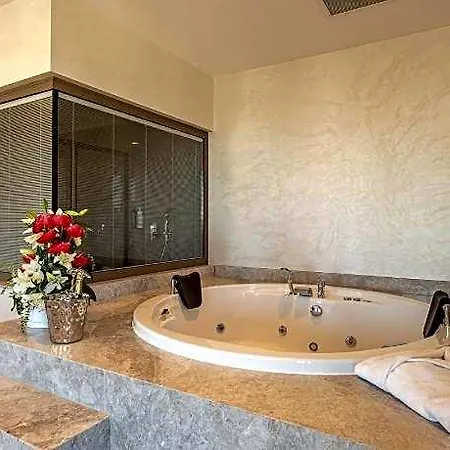 Otel Lara Eyfel 2*